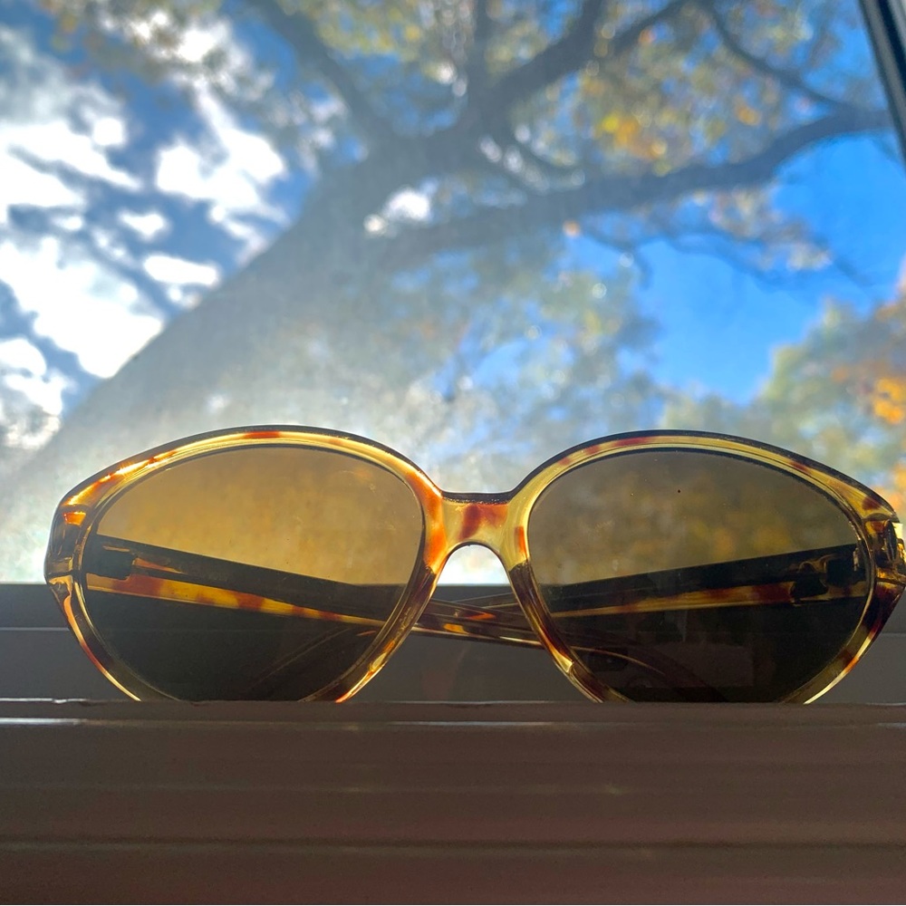 SUNGLASS HUT French look tortoiseshell style marble brown frame sunglasses